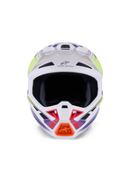 Alpinestars S-M7 Fuse Helm, Motocross-Helm, Weiß, Gelb Fluo und Lila glänzend, Vorderansicht mit mehreren Lufteinlässen, aerodynamischer Verbundschale und orangefarbenem Kinnschutz-Detail.
