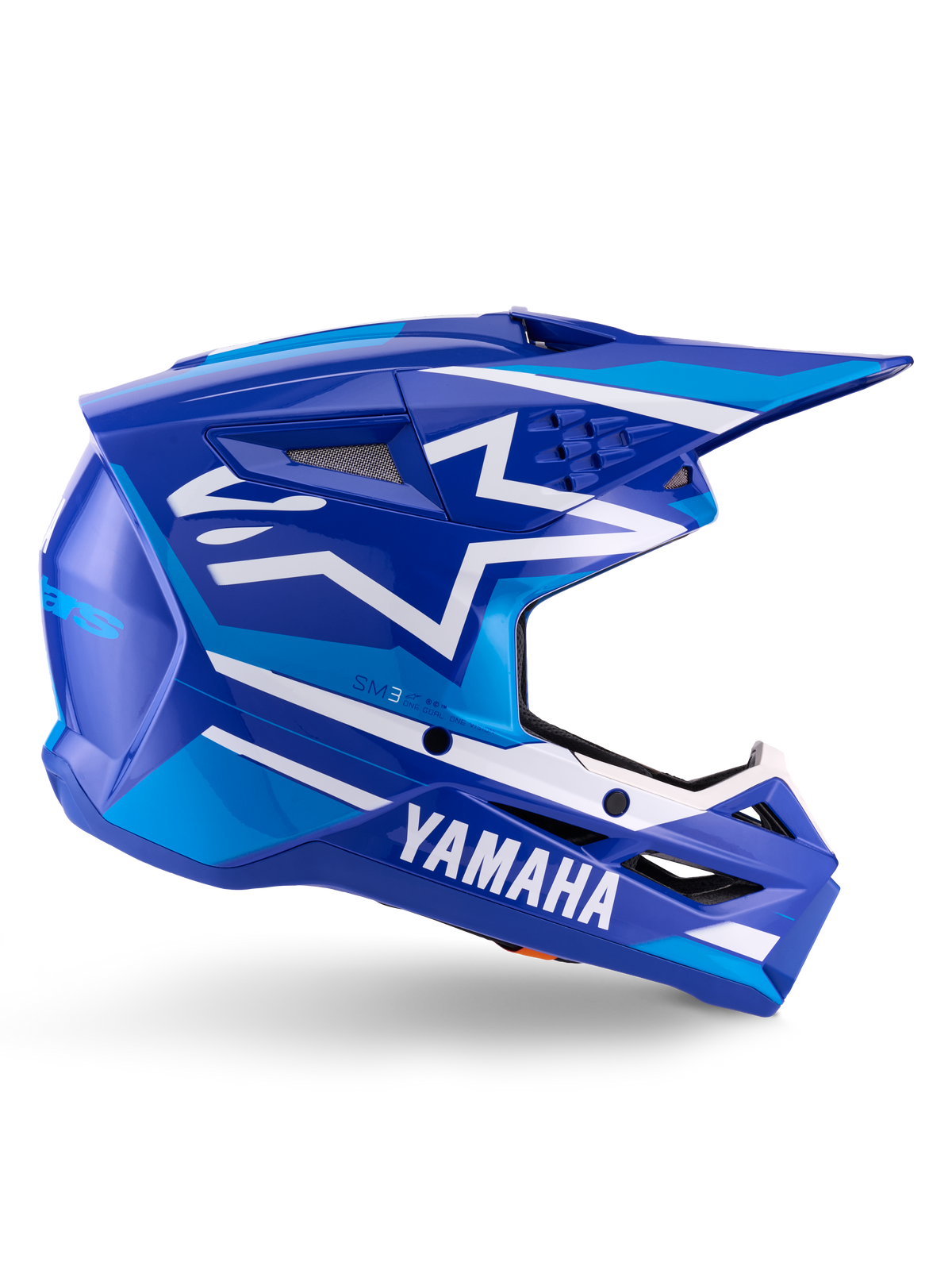 Alpinestars Yamaha S-M3 Helm ECE 22.06, Motocross-Rennhelm, Blau und Wei&szlig; gl&auml;nzend, mit markantem Yamaha-Branding und geometrischen Mustern, aerodynamisches Design mit schwarzen Mesh-Bel&uuml;ftungs&ouml;ffnungen und einem spitzen Schirm, professionelle Offroad-Ausr&uuml;stung