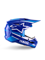 Yamaha S-M3 Jugend-Motocross-Helm, Blau-Weiß glänzend, Seitenansicht mit markantem Yamaha-Branding und Alpinestars-Sternlogo, geometrisches Design mit hellblauen Akzenten, belüftete Schale mit langem Visier, ECE 22.06 zertifizierter Offroad-Kopfschutz