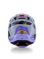 Alpinestars S-M3 Jettson Jugend-Helm ECE 22.06, Motocross-Helm, Rückansicht in Grau, Lila und Schwarz glänzend, mit Jett Lawrence Signatur-Grafik, markantem schwarzen Branding und Belüftungsöffnungen, glänzendes Finish für den Offroad-Rennsport