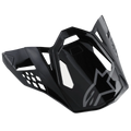 Alpinestars S-M8 Helmvisier Radium, glänzend schwarzes Motorradhelm-Visier mit grauem Alpinestars-Logo, aerodynamische eckige Ausschnitte und scharfe Kanten, moderner Rennsport-Stil für Offroad-Helme
