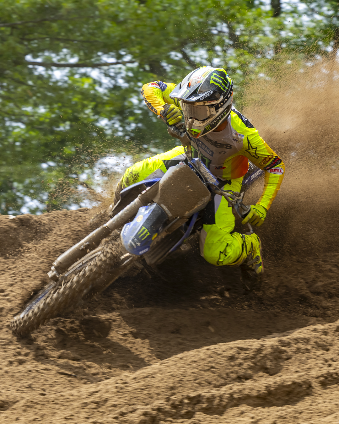 Eli Tomac aggresively tackles a corner