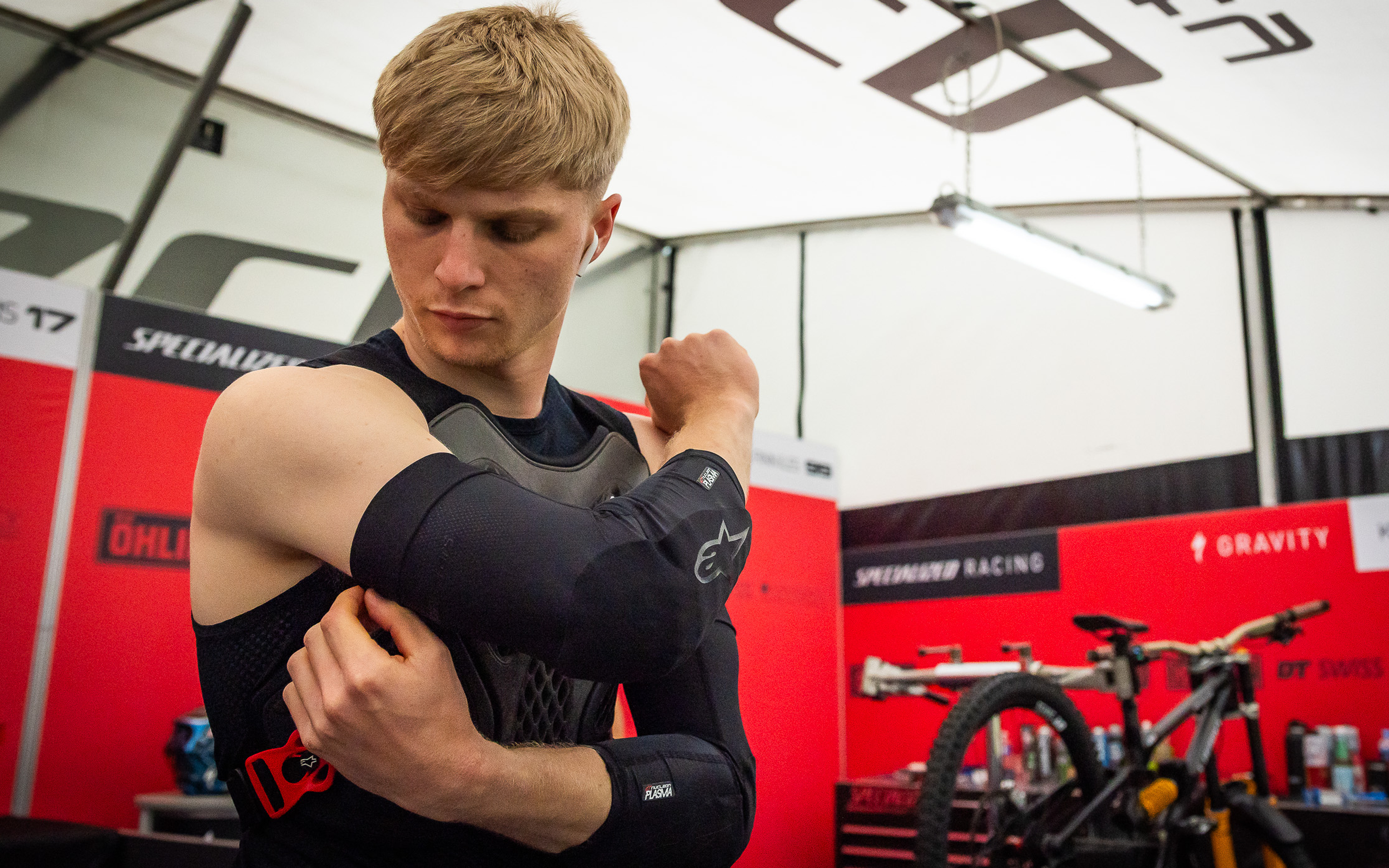 Jordan Williams wearing Alpinestars Plasma MTB protections in the paddock before a race