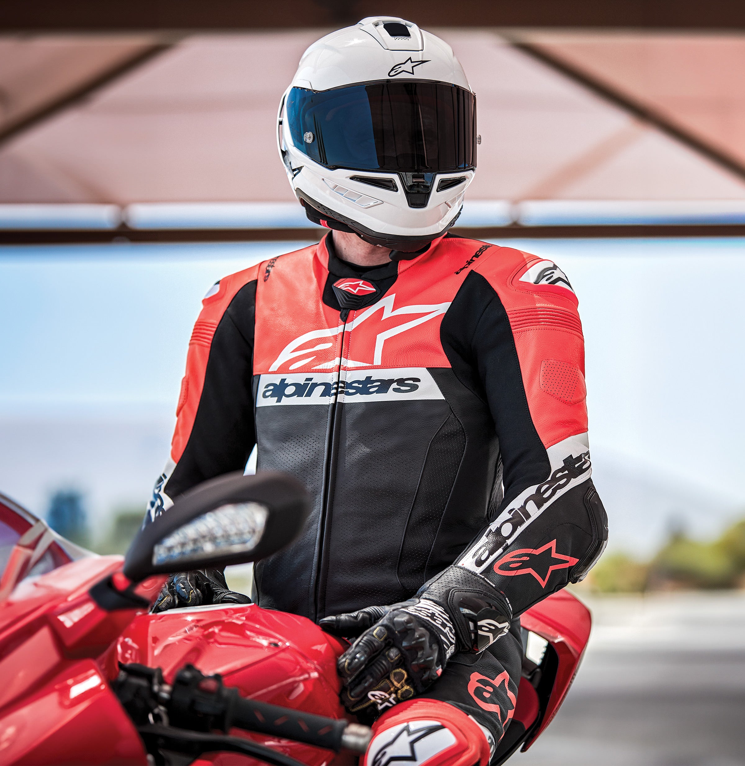 Missile V2 Ward - Black Motorcycle Suit | Alpinestars®