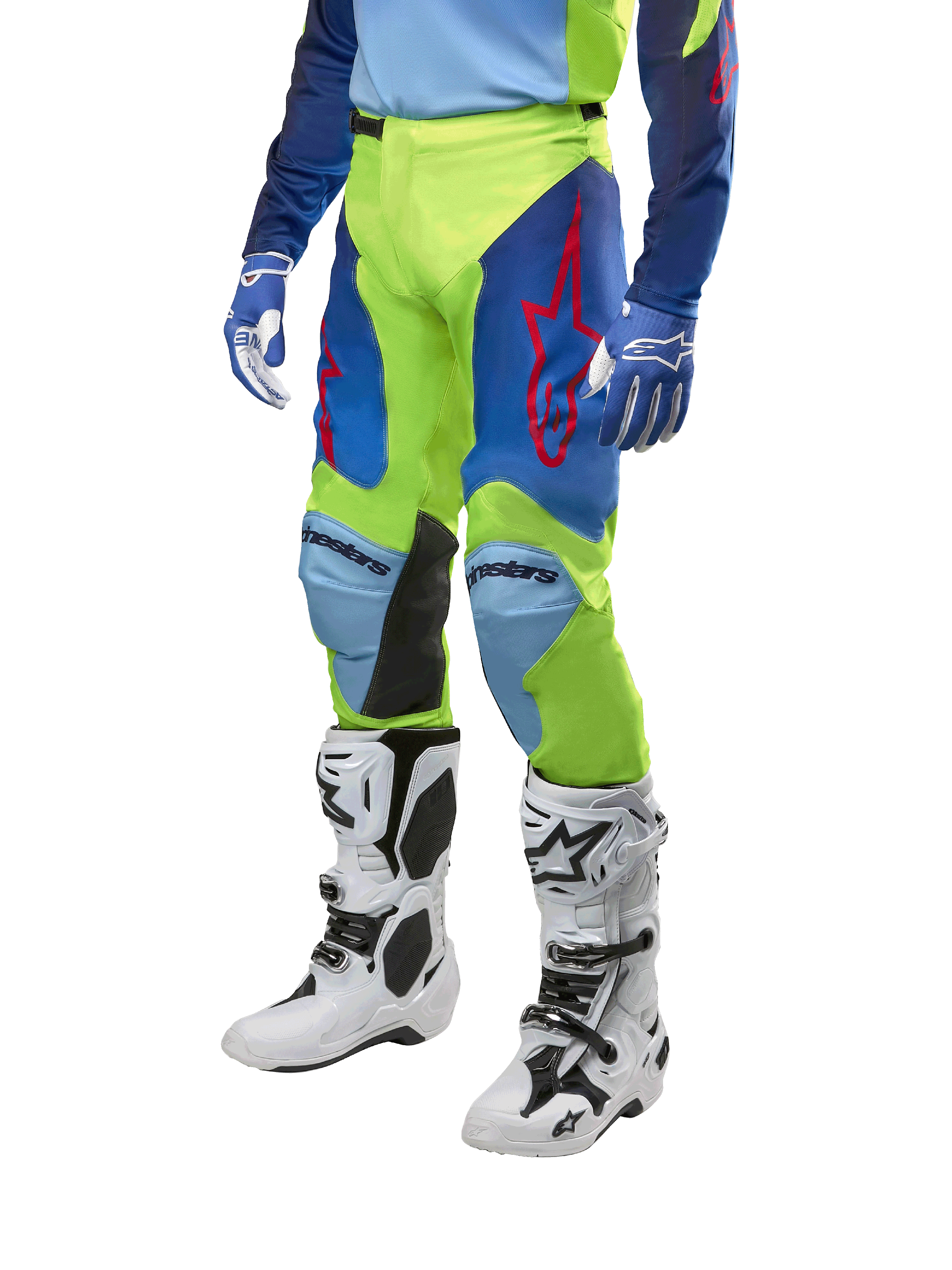 Alpinestars 2024 Racer Hoen Hose, Motocross-Hose, Neongelb und Nachtblau, mit roten Sternlogos und schwarzen Knie-Innenpaneelen, getragen mit passendem Trikot und weißen Motocross-Stiefeln, Performance-Ausrüstung für Offroad-Rennsport