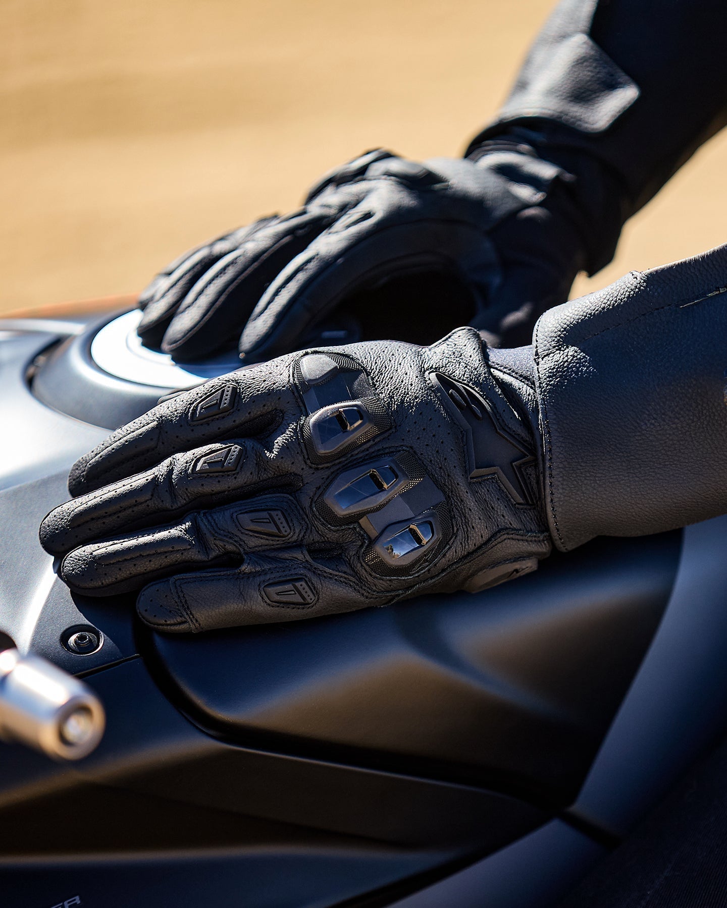 SP X 7 - Black Motorcycle Gloves | Alpinestars®
