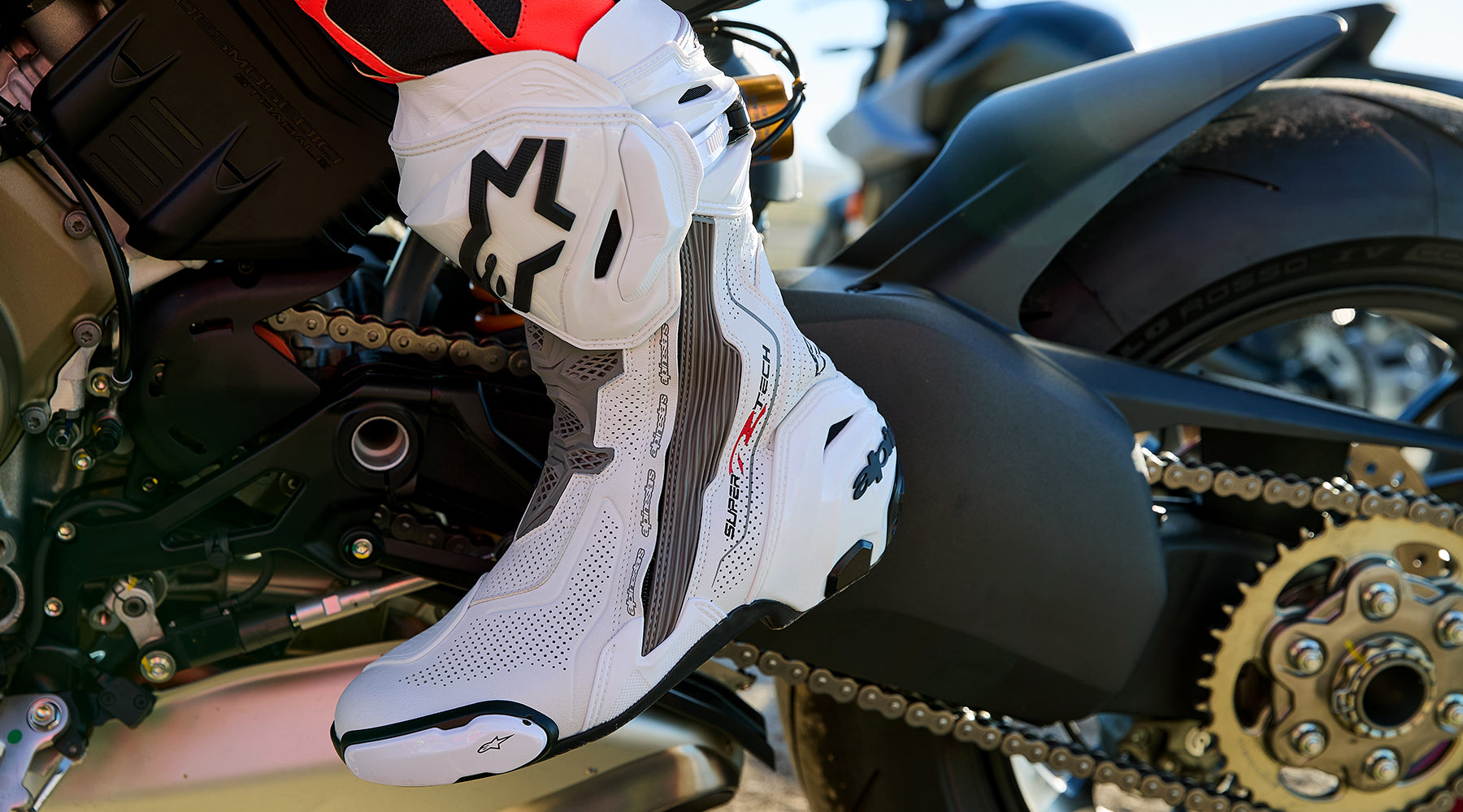 Supertech R Vented - White Motorcycle Boots | Alpinestars®