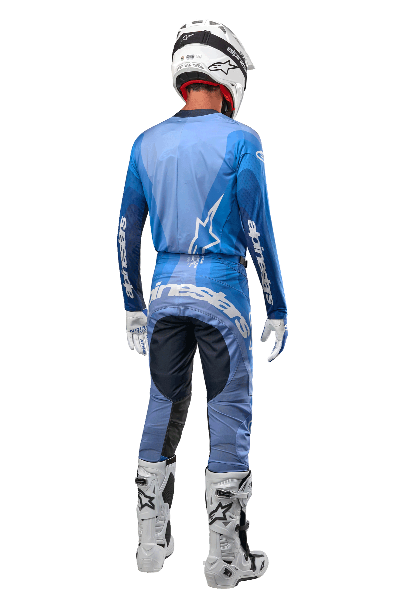 Motocross-Fahrer von hinten in Alpinestars 2024 Techstar Pneuma Hose, Dunkelblau und Hellblau, kombiniert mit passendem blauem Trikot, weißem Helm, weißen Handschuhen und weißen Stiefeln, markantes Alpinestars-Branding auf Gesäß und Ärmeln