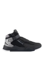 Alpinestars Speedflight Street Schuhe, Motorrad-Fahrschuhe, Schwarz und Gun Metal, High-Top-Sneaker-Profil mit strukturiertem Mesh-Obermaterial, seitlicher Reißverschluss und Knöchelriemen-Verschluss, dicke schwarze Sohle mit weißen Details an der Außensohle, urbaner Fahrstil