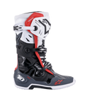 Alpinestars Tech 10 Supervented Stiefel, Motocross-Stiefel, Schwarz, Weiß, Mittelgrau und Rot, Seitenansicht mit mehreren Schnallenverschlüssen, belüfteten Einsätzen und roten Alpinestars-Logos, technisches Offroad-Schuhdesign